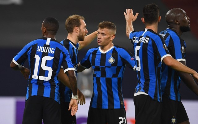 记者：汪士钦这张红牌就是多年来中国足球陋习的真实写照（记者：汪士钦这张红牌是中国足球多年陋习的缩影）