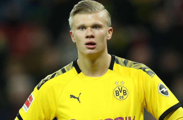 U22国足力克韩国U22，球迷在球员谢场时高喊“雄起”（U22国足力挫韩国U22，谢场之际看台齐喊“雄起”）