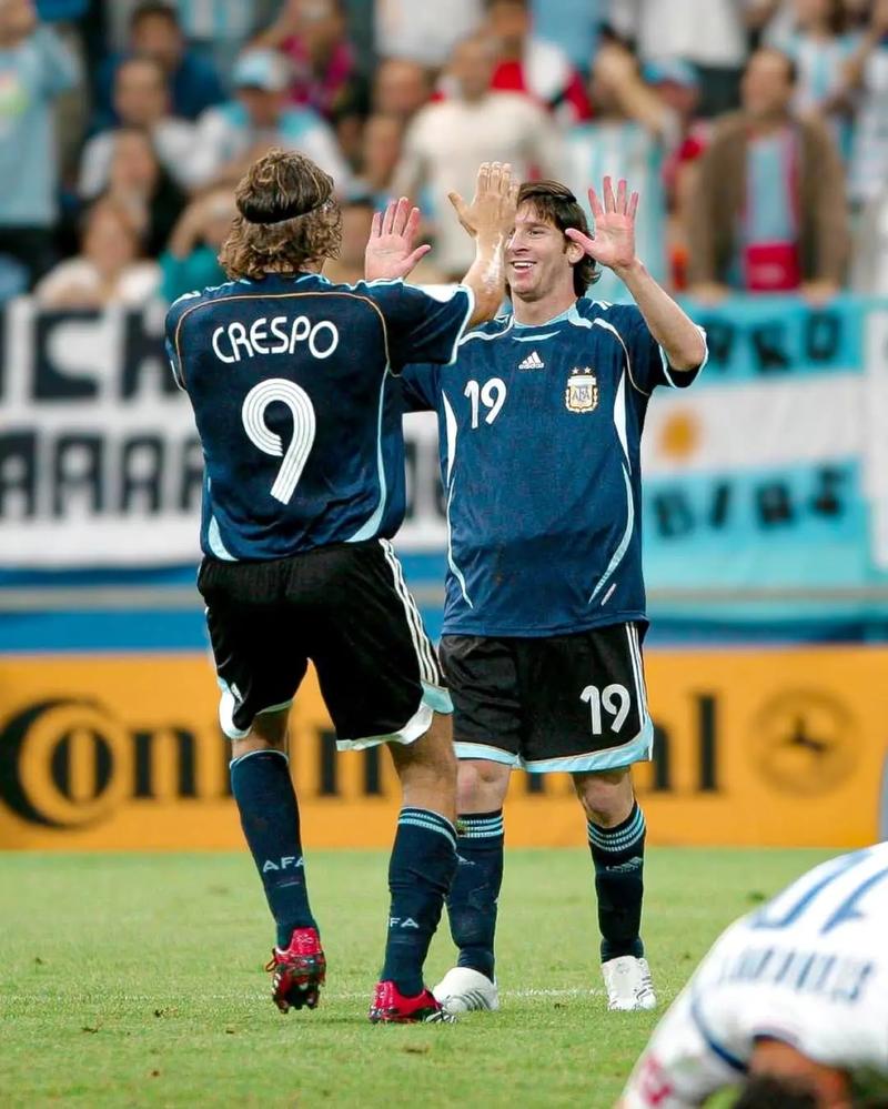 挪威双子星！哈兰德欧预赛进球最多，厄德高助攻最多（挪威双核闪耀：哈兰德欧预赛射手王，厄德高助攻王）